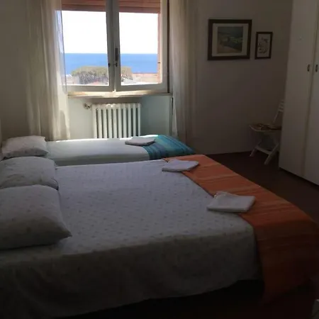 Follonica/toscana:vista Mare In Pieno Centro/6pers Фоллоника